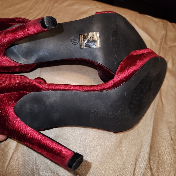 Cape Robbin Ruby Red Velvet Pumps with Barbell Embellishments - Picture 5 of 9